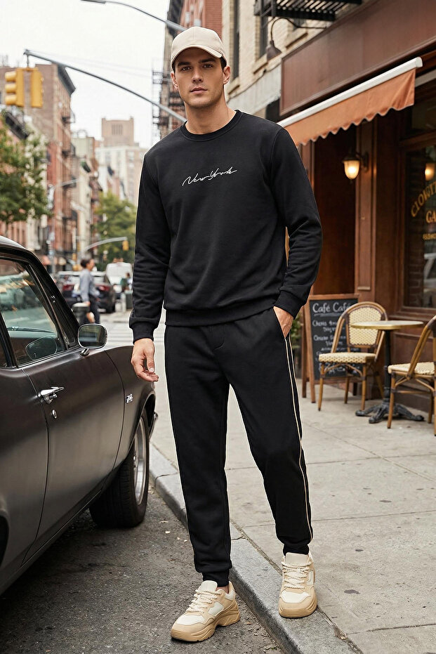 Siyah Regular/Normal Kesim Nakışlı İçi Polarlı/Sıcak Tutan Sweatshirt TMNAW23SW00481 - 1