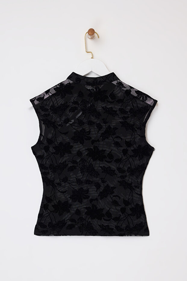 Siyah Floklu Çiçekli Fitted/Vücuda Oturan Kolsuz Çin Düğmeli Dantel Örme Bluz TWOSS26BZ00195 - 6