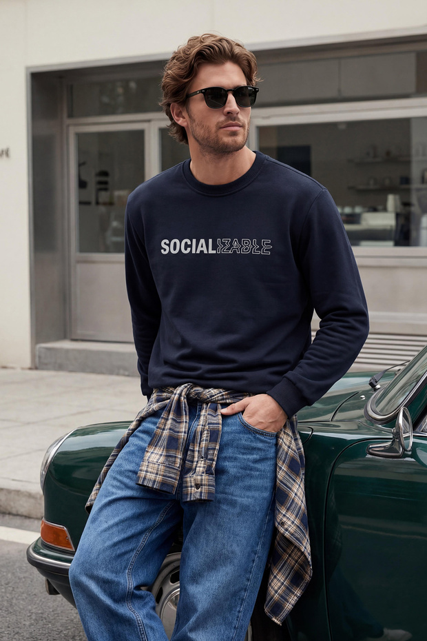 Lacivert Oversize/Geniş Kesim Slogan Baskılı İçi Polarlı/Sıcak Tutan Sweatshirt TMNAW23SW00478 - 1