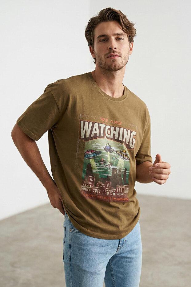 Hardal Oversize/Geniş Kesim Eskitme/Soluk Efekt Uzay Baskılı %100 Pamuk T-shirt TMNSS25TS00197 - 1