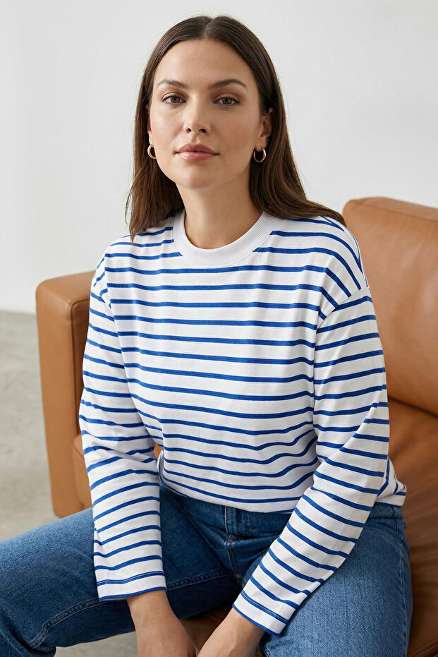 Beyaz Çizgili Oversize/Geniş Kesim Bisiklet Yaka İnce Örme Sweatshirt TWOAW23SW00326 - 1