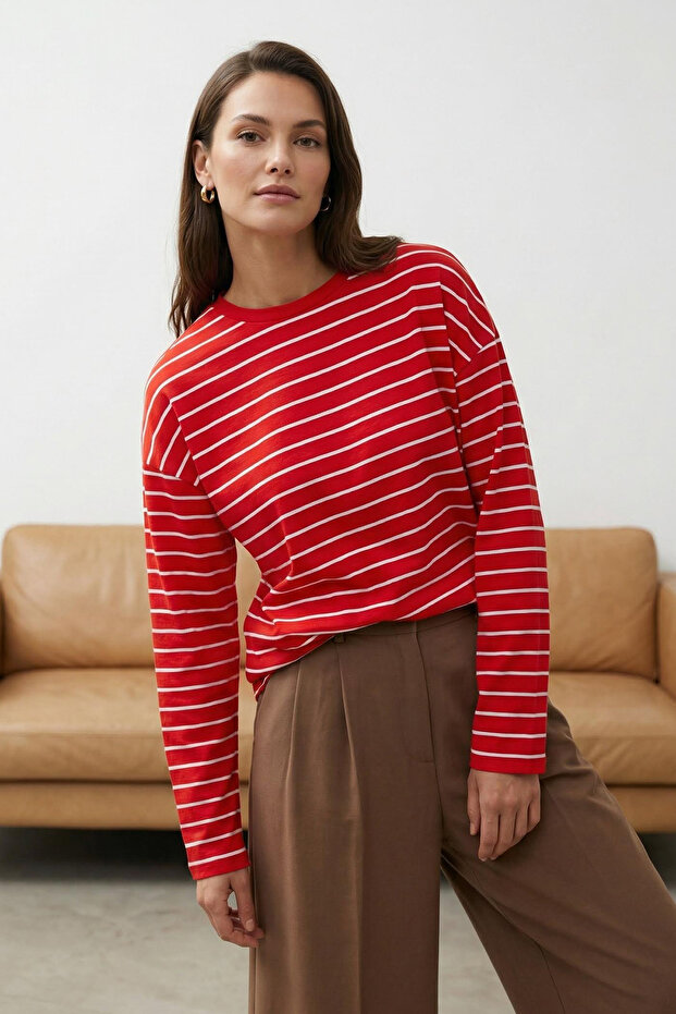 Kırmızı Çizgili Oversize/Geniş Kesim Bisiklet Yaka İnce Örme Sweatshirt TWOAW23SW00326 - 1