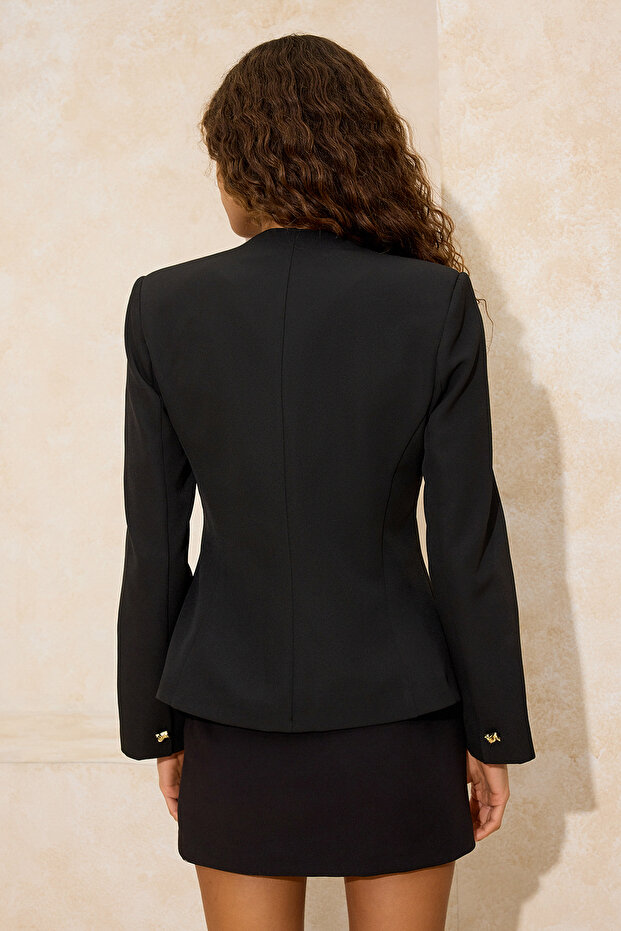 Siyah Kare Yaka Aksesuar Düğmeli Fitted/Vücuda Oturan Astarlı Blazer Ceket TWOSS26BC00009 - 5