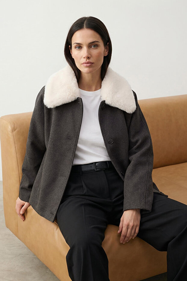 Antrasit Oversize Suni Kürk Yakalı Kısa Oversize Kaşe Kaban TWOAW26KB00073 - 1
