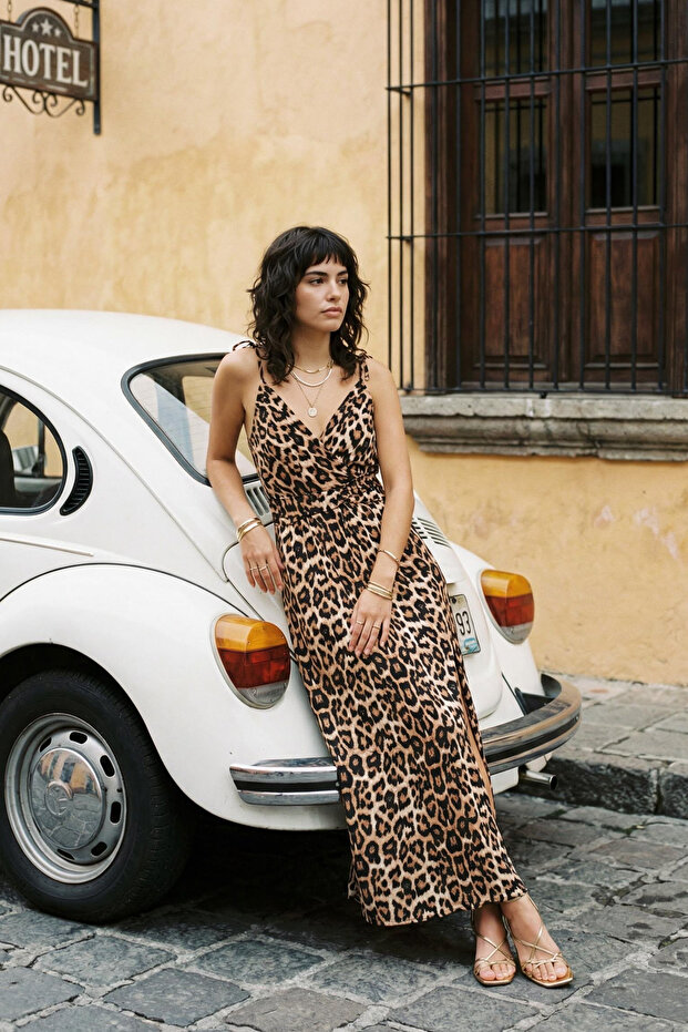 Camel Leopar Desenli More Sustainable Kruvaze Yırtmaç Detaylı Maxi Dokuma Elbise TWOSS23EL01892 - 1