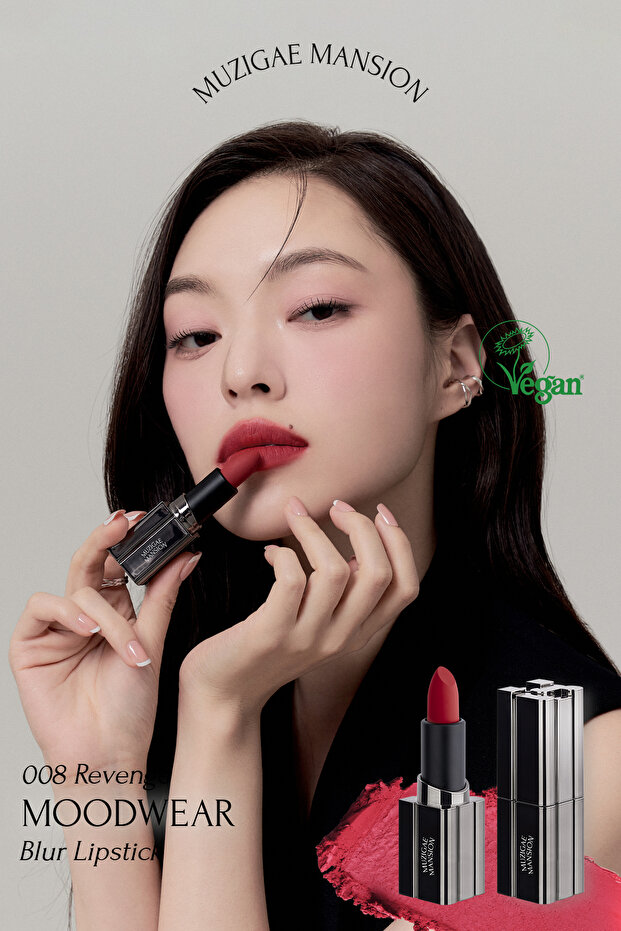 Velvety Lipstick Offering a Smooth Look Muzigae Mansion Moodwear Blur Lipstick (008 Revenge)