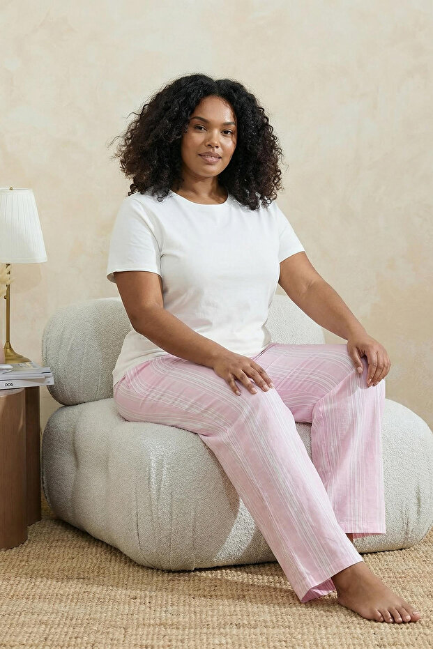 Beyaz-Pembe Çizgili Örme Büyük Beden Pijama Takımı TBBSS26AI00002 - 1