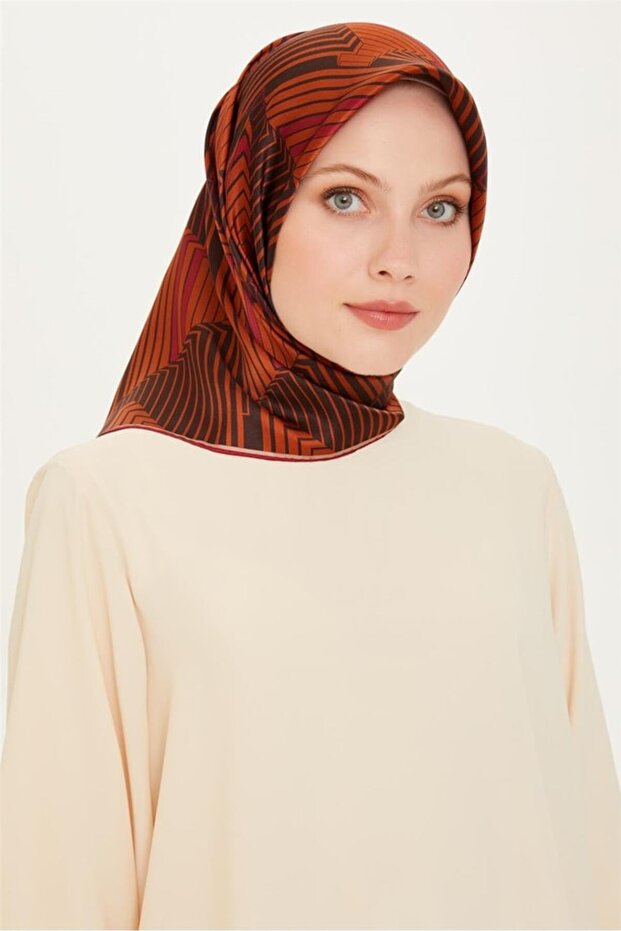 وشاح من الحرير الخالص بنمط هندسي 9218D 83 54