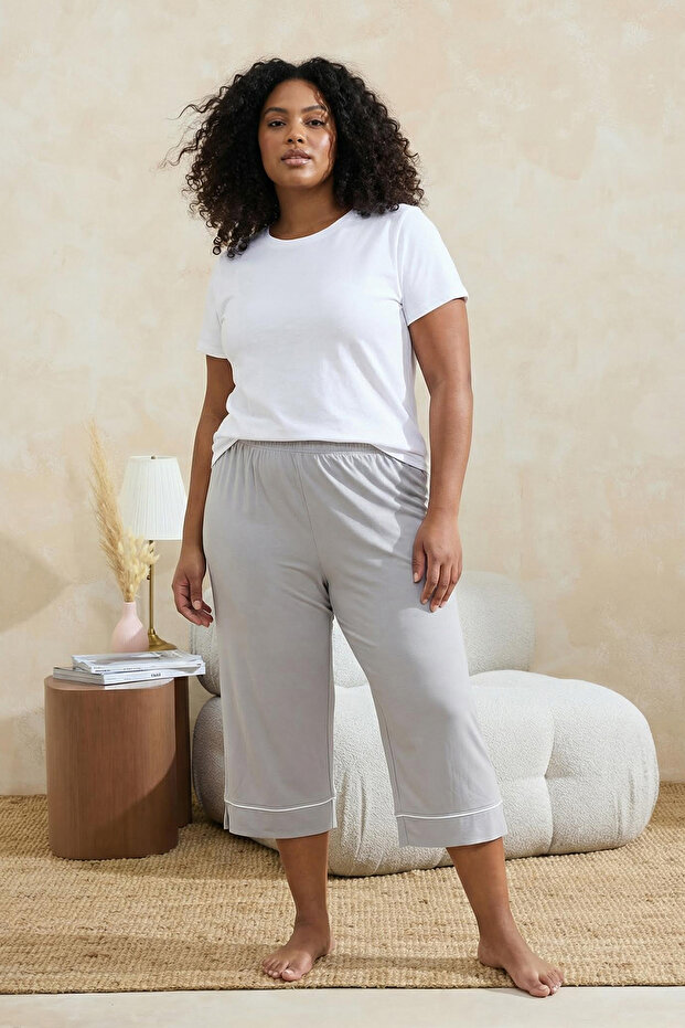 Çok Renkli-Gri Çiçekli Yumuşak Tuşeli 2'li Kapri Boy Büyük Beden Pijama Altı TBBSS26IA00008 - 5