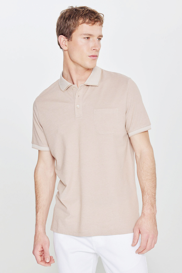 Erkek Çekmeyen Pamuklu Kumaş Comfort Fit Rahat Kesim Bej-beyaz Kıvrılmaz Polo Yaka Cepli Tişört - 1