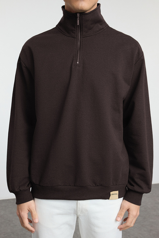 Koyu Kahverengi Oversize/Geniş Dik Yaka Fermuarlı Etiketli İçi Polarlı Sweatshirt TMNAW25SW00168 - 3