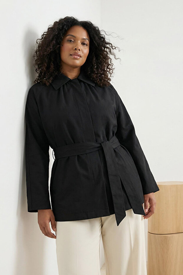 Siyah Oversize Büyük Beden Kuşaklı Kısa Trençkot TWOSS26BM00001 - 3