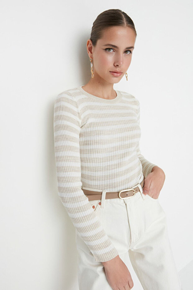 Steinfarbener Basic-Strickpullover mit Streifen TWOAW21KZ0942 - 1