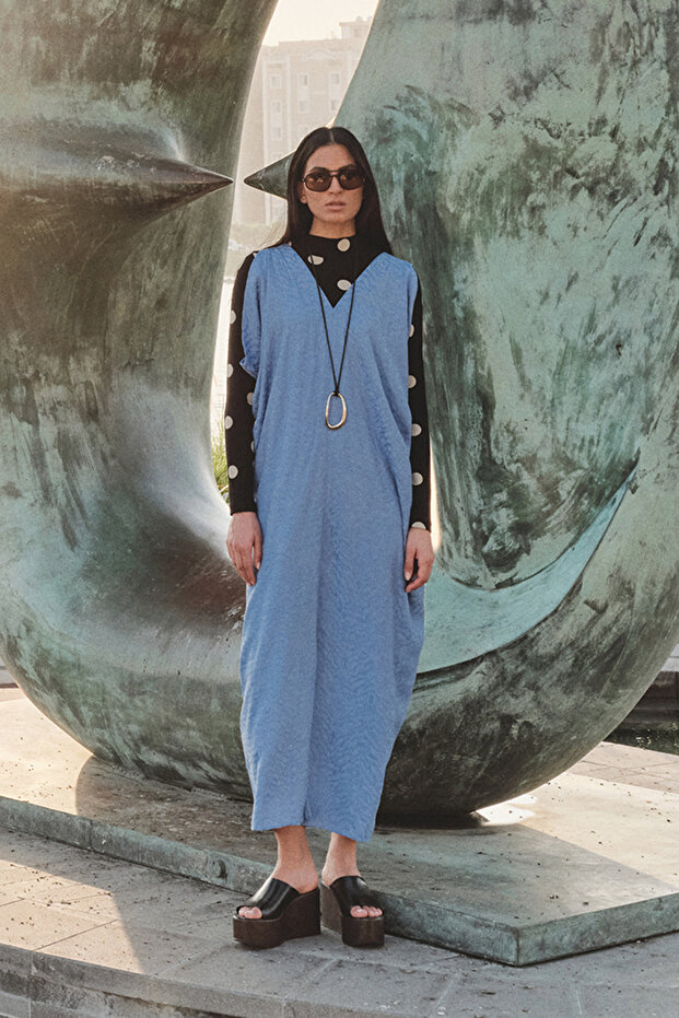 Nasiba Hafiz x Trendyol Collection Mavi Dokuma Jakar Desen Dokulu Elbise Jile TCTSS26EB00060 - 1
