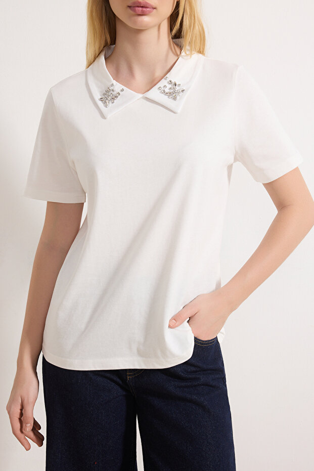 Beyaz Kalın Pamuklu Polo Yaka Taş Detaylı Regular/Normal Kalıp Örme T-Shirt TWOSS25TS00052 - 3