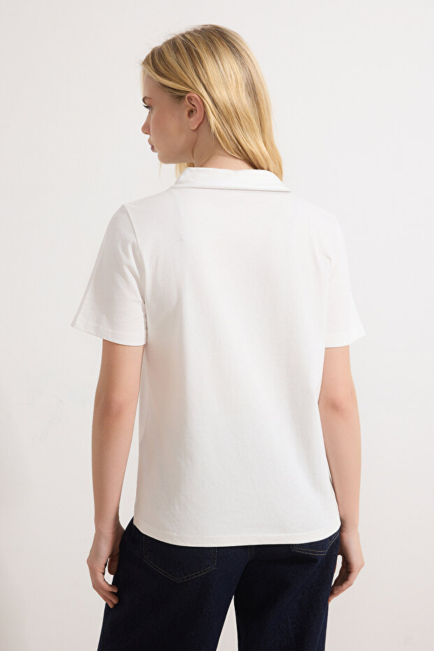 Beyaz Kalın Pamuklu Polo Yaka Taş Detaylı Regular/Normal Kalıp Örme T-Shirt TWOSS25TS00052 - 4