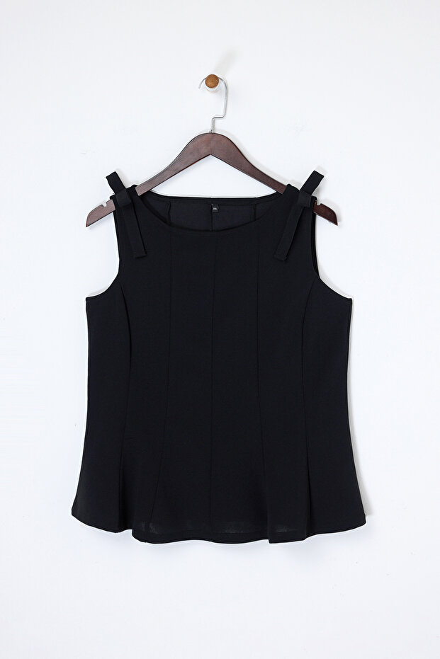 Siyah Sıfır Kol Peplum Belden Oturmalı Omuz Fiyonk Detaylı Örme Bluz TBBSS26AF00078 - 4