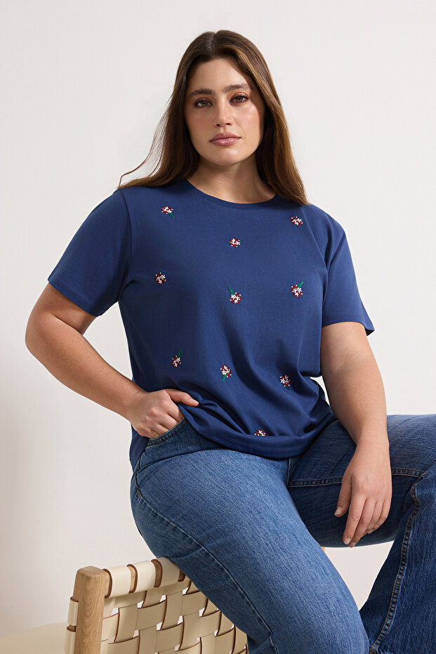 Indigo Relaxed Çiçek Nakış Detaylı %100 Pamuk Örme Büyük Beden T-shirt TBBSS24BF00029 - 2