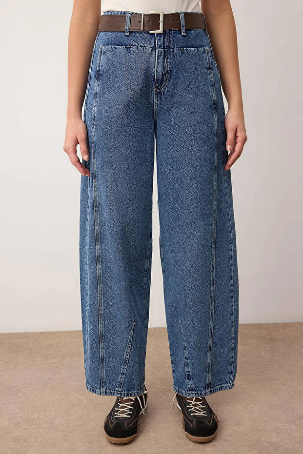 Mavi Kahverengi Kemerli Dikiş Detaylı Yüksek Bel Barrel Balon Jeans TWOSS25JE00182 - 3