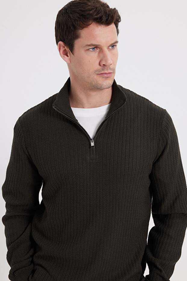 Men's slim fit tapered stand collar zip-up dark khaki sweater