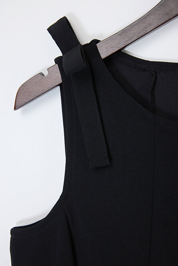 Siyah Sıfır Kol Peplum Belden Oturmalı Omuz Fiyonk Detaylı Örme Bluz TBBSS26AF00078 - 5