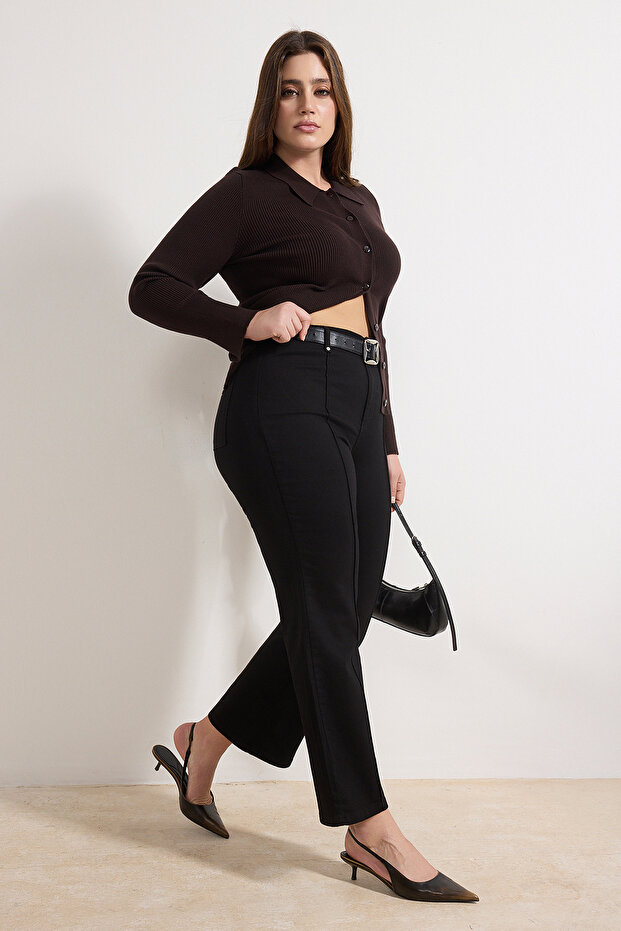 Solmayan Siyah Yüksek Bel Nervür Detaylı Esnek Wideleg/Geniş Paça Büyük Beden Jeans TBBAW26CJ00058 - 2