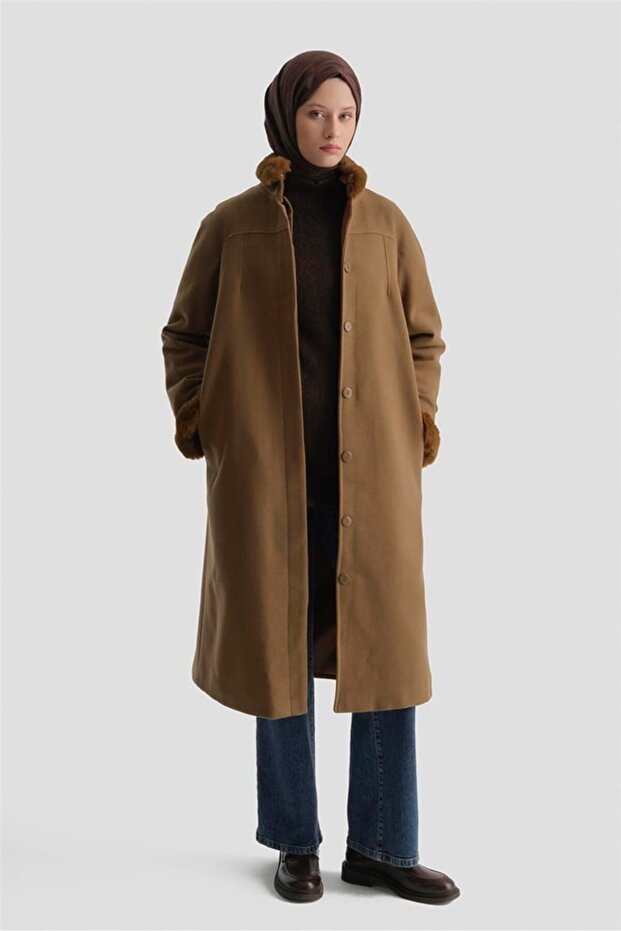 Portable Fur Collar Detailed Coat 23K7213 Tan