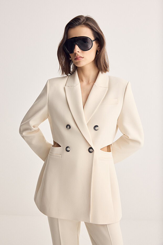 Beyaz Kruvaze Kapama ve Cut Out Detaylı Dokuma Blazer Ceket TWOSS26BC00032 - 2