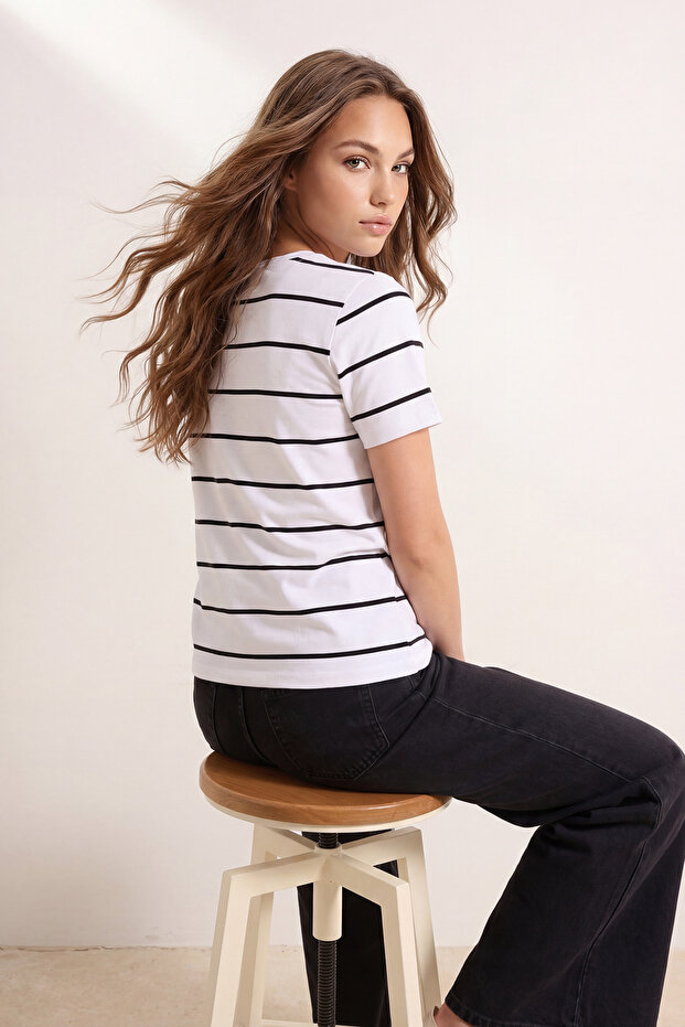 Ekru Çizgili Regular/Normal Kalıp Kısa Kollu Tok %100 Pamuk Örme T-Shirt TWOSS26TS00049 - 3
