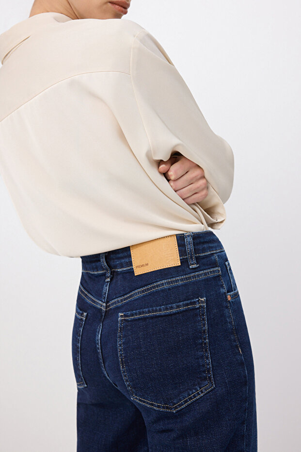 Premium Koyu Mavi Özel Kumaş Yüksek Bel Orta Esnek Straight Düz Kesim Jeans TWOSS26JE00147 - 3