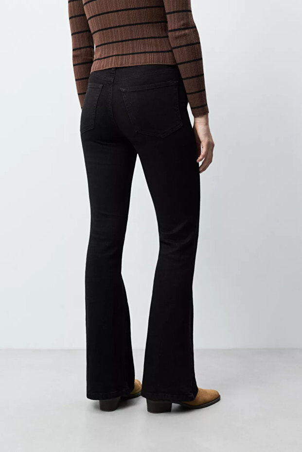 Woman Basic Flare Jeans - 3