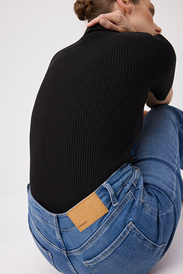 Premium Mavi Özel Kumaş Yüksek Bel Orta Esnek Straight Düz Kesim Jeans TWOSS26JE00147 - 3