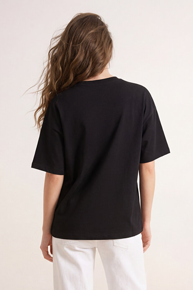 Siyah Oversize/Geniş Kalıp Fular Detaylı Uzun 30/2 Penye Süprem Örme T-Shirt TWOSS26TS00057 - 4