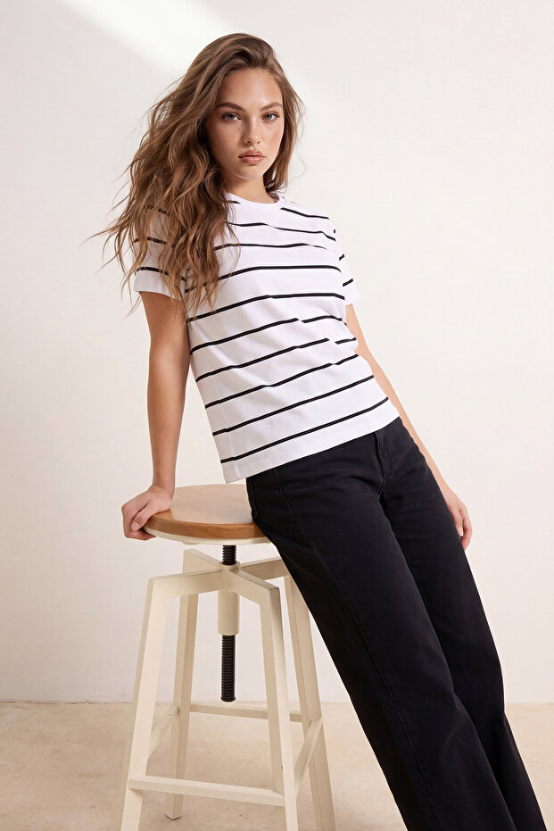 Ekru Çizgili Regular/Normal Kalıp Kısa Kollu Tok %100 Pamuk Örme T-Shirt TWOSS26TS00049 - 2