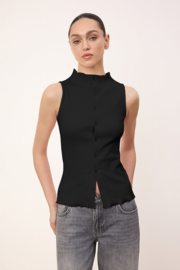 Wardrobe Essentials-Siyah Fitted/Vücuda Oturan Düğmeli Fırfırlı Esnek Örme Bluz TWOSS26BZ00171 - 1