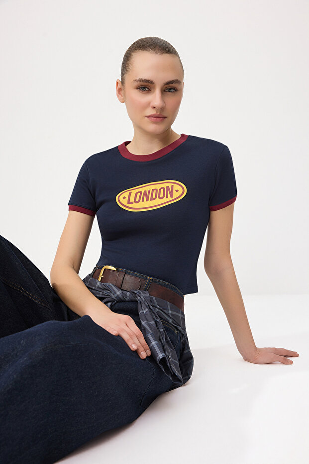 Lacivert Fitted/Vücuda Oturan Baskılı Kısa Kollu İnterlok Örme T-shirt TWOSS26TS00268 - 4