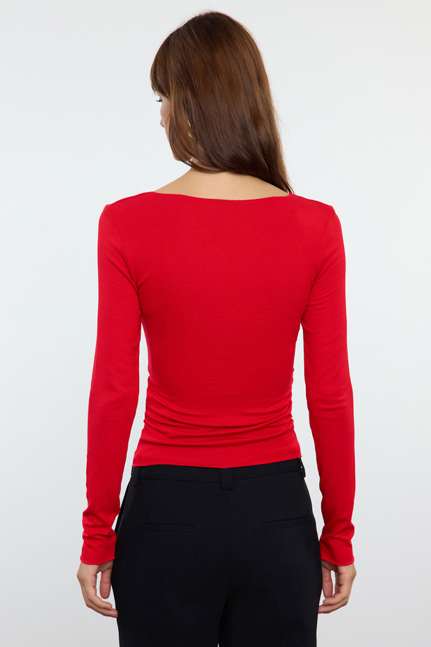 Kırmızı Viskon/Yumuşak Kumaşlı Fitted Büzgü/Drape Detaylı Kayık Yaka Esnek Örme Bluz TWOAW25BZ00225 - 5