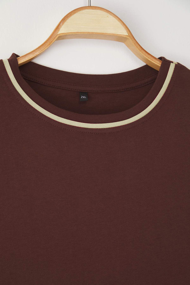 Kahverengi Bisiklet Yaka Biye Detaylı Basic Büyük Beden T-shirt TBBSS25BF00050 - 6