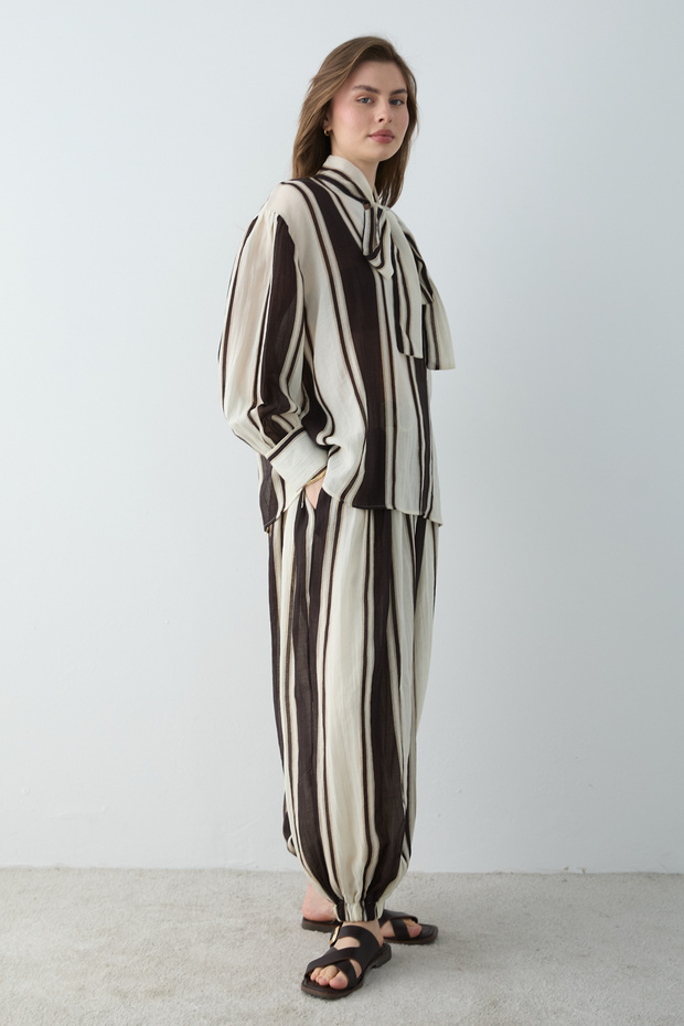 Trendyolmilla  Ekru Kahve Çizgili Oversize Dokuma Alt - Üst Takım TWOSS26AU00231 - Görsel 3