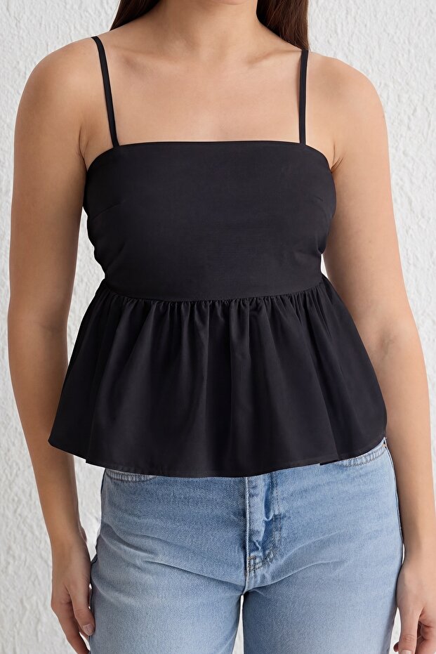 Siyah Sırtta Kurdele Bağlama Detaylı Askılı Crop Dokuma Bluz TWOSS25BZ00120 - 3