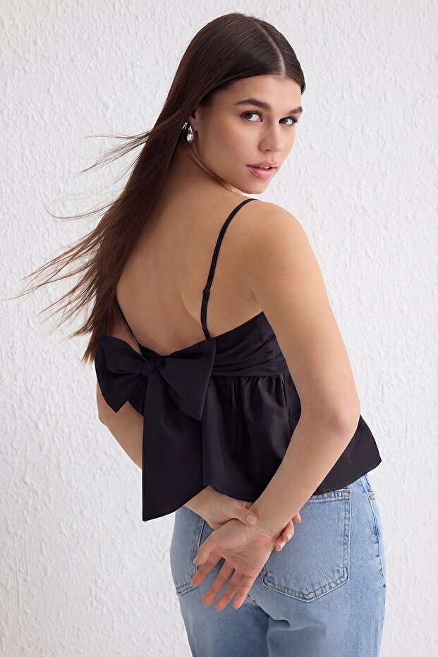 Siyah Sırtta Kurdele Bağlama Detaylı Askılı Crop Dokuma Bluz TWOSS25BZ00120 - 2