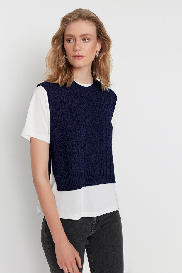 Lacivert Yandan Kurdele/Fiyonk Bağlama Detaylı Crop Triko Süveter TWOAW22SV0058