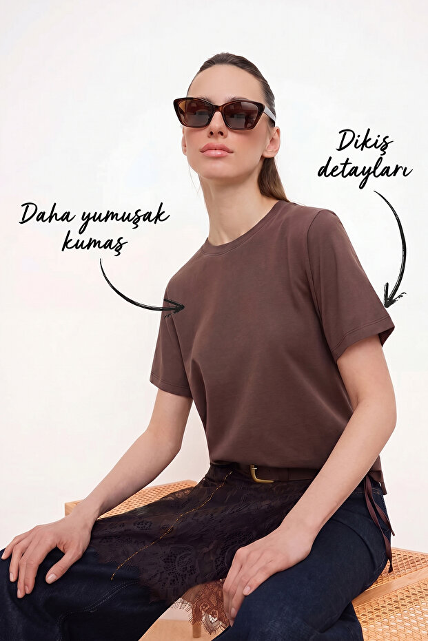 Trendyolmilla  Koyu Kahverengi Fırçalı Yumuşak Dokulu Regular/Normal Kalıp %100 Pamuk Örme T-Shirt TWOSS26TS00131 - Görsel 2