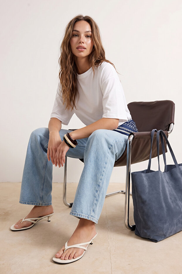 Ekru %100 Kalın Pamuklu Oversize/Geniş Kalıp Bisiklet Yaka Örme T-Shirt TWOSS23TS00040 - 2