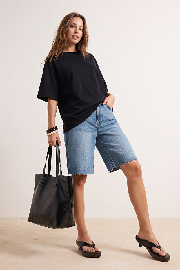 Siyah %100 Kalın Pamuklu Oversize/Geniş Kalıp Bisiklet Yaka Örme T-Shirt TWOSS23TS00040 - 2