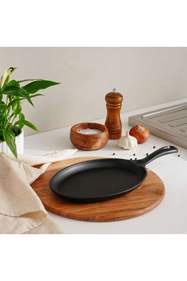 Ferric Cast Iron Oval Sizzler Black 18cm