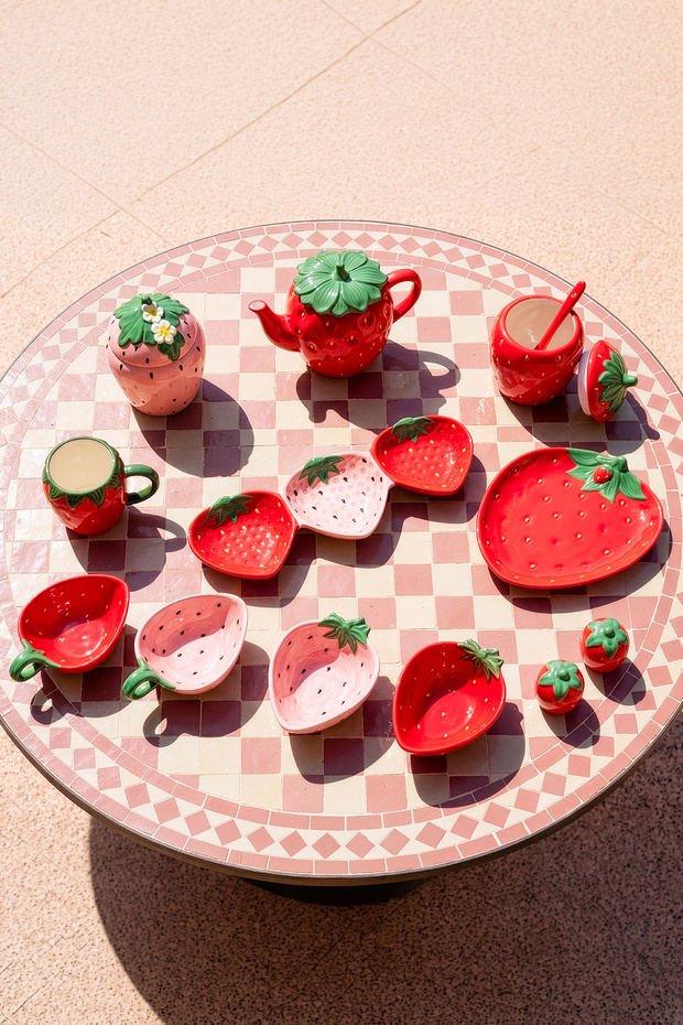 Strawberry Patterned Presentation Plate 29 cm - 9