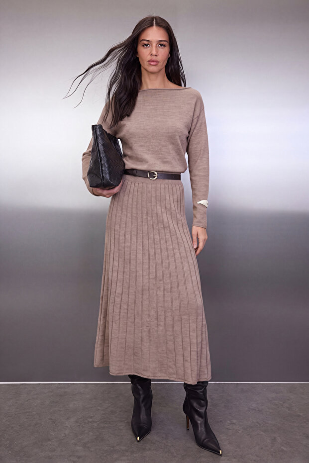Vizon A-line Kayık Yaka Maxi Triko Kemerli Uzun Elbise TWOAW26EL00013 - 1