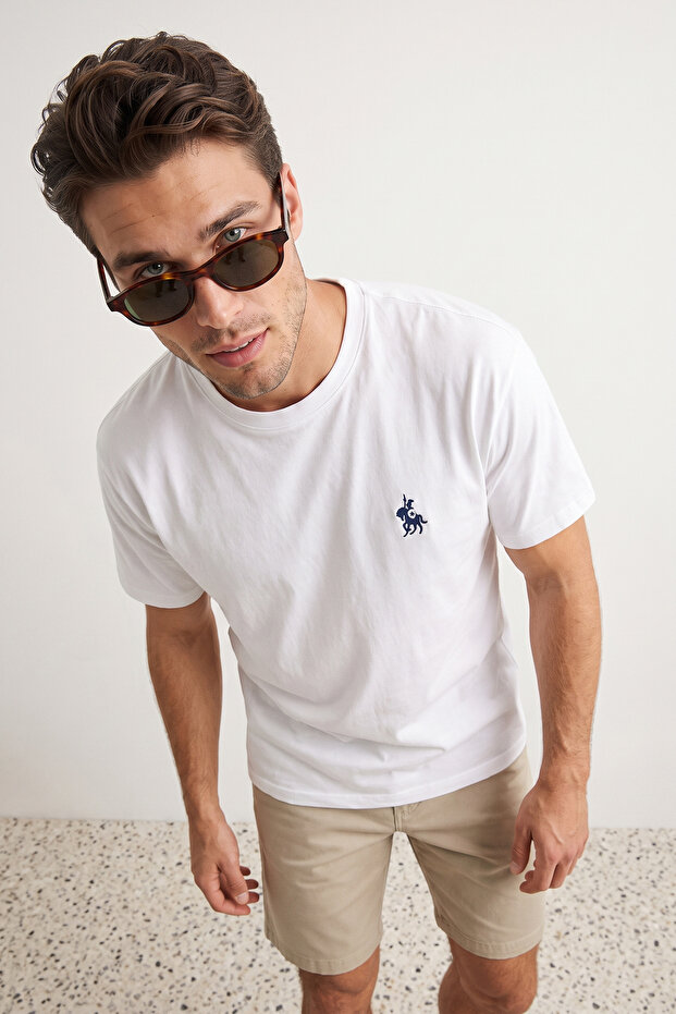 Beyaz Regular/Normal Kesim At Nakış Detaylı %100 Pamuklu T-Shirt TMNSS24TS00056 - 2