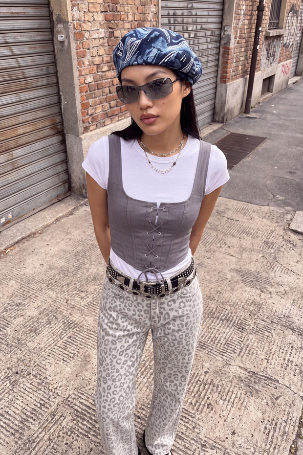 Antrasit Fitted/Vücuda Oturan Korse Havuz Yaka Kolsuz Crop/Kısa Soft Touch Örme Bluz TWOSS26BZ00823